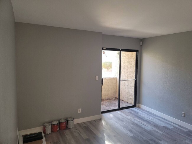 Building Photo - Spacious downstairs 2 bedrooms 2 bathroom ...