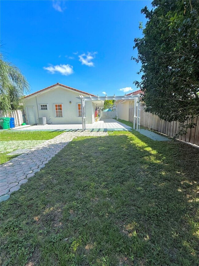 Building Photo - 14121 SW 168th Ln