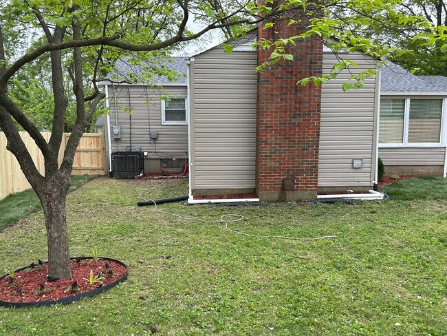 Building Photo - 937 Edgehill Dr