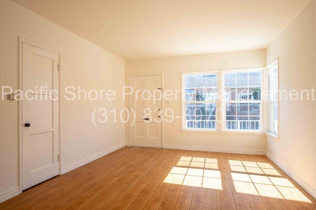 Building Photo - 14220 Gilmore St