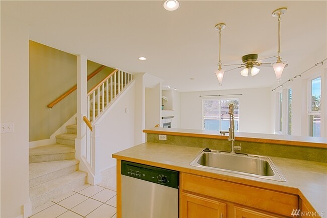 Building Photo - Highland Park Townhouse