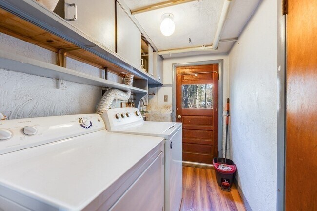 Building Photo - 250 Hudson Rd