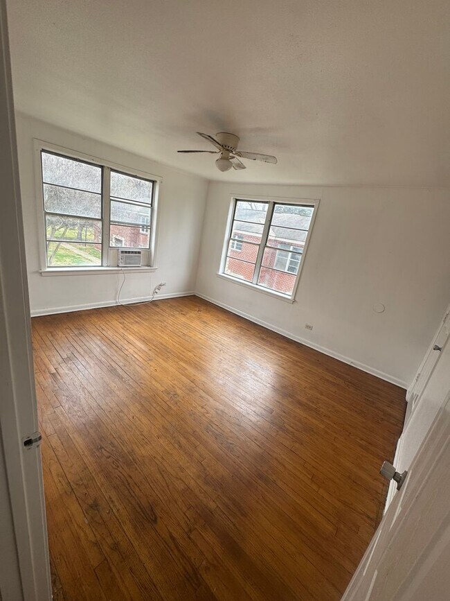 Building Photo - Newly Remodeled Units in Highland