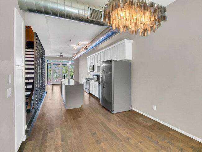 Building Photo - Beautiful Property with Contemporary Flair