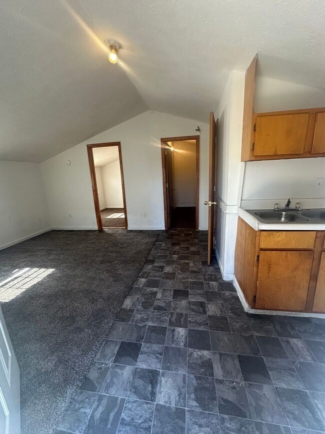 Primary Photo - 11 Strozier St