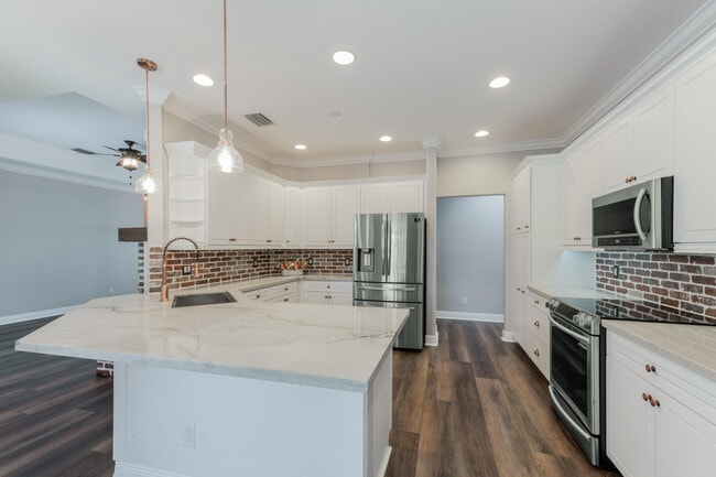 Building Photo - 3315 SE W Snow Rd