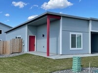Building Photo - MOVE IN READY!