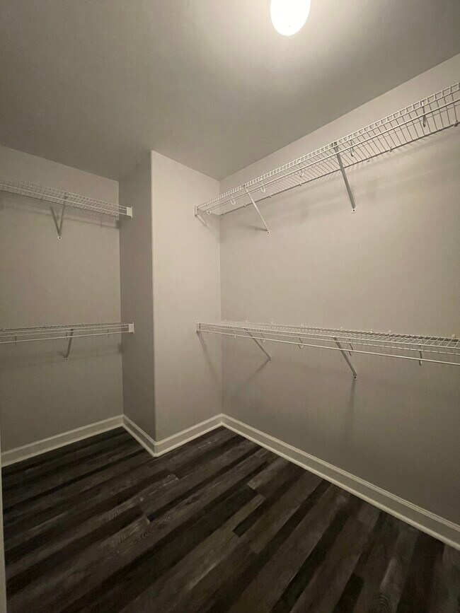 Building Photo - 320 Summer Hill Way