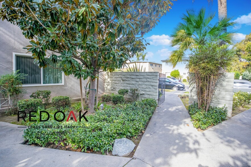 Building Photo - 2036 E Whiting Ave