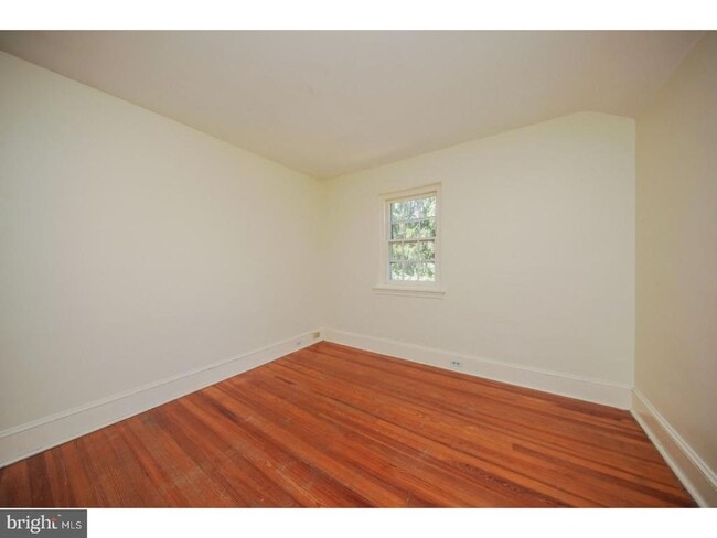 Building Photo - 17 E Willow Grove Ave