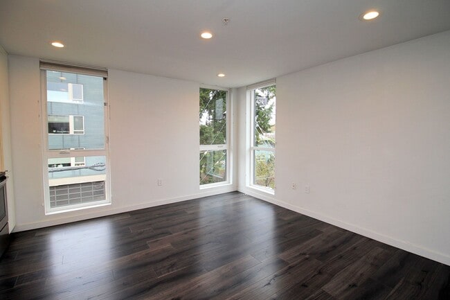 Building Photo - 1480 N Jarrett St