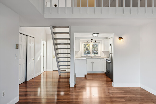 entryway/kitchen - 139 Broadway