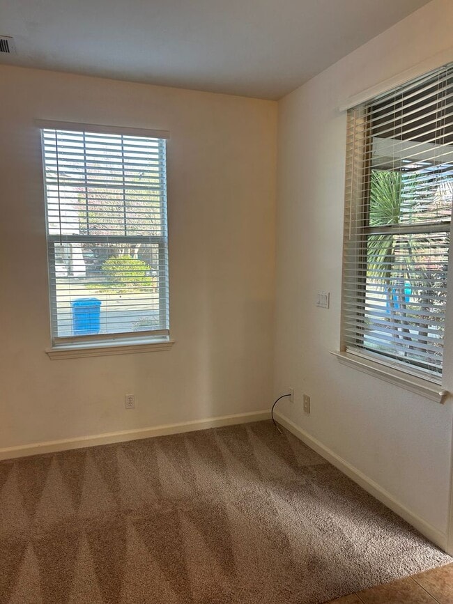 Building Photo - Great location- Granny unit available now