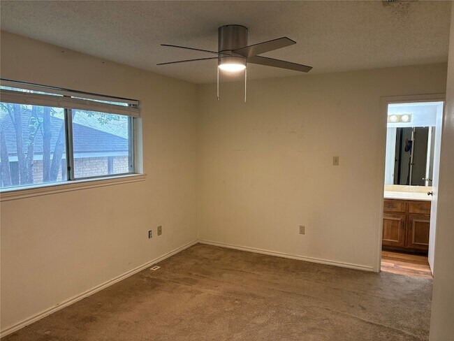 Building Photo - 1004 Vera Ct
