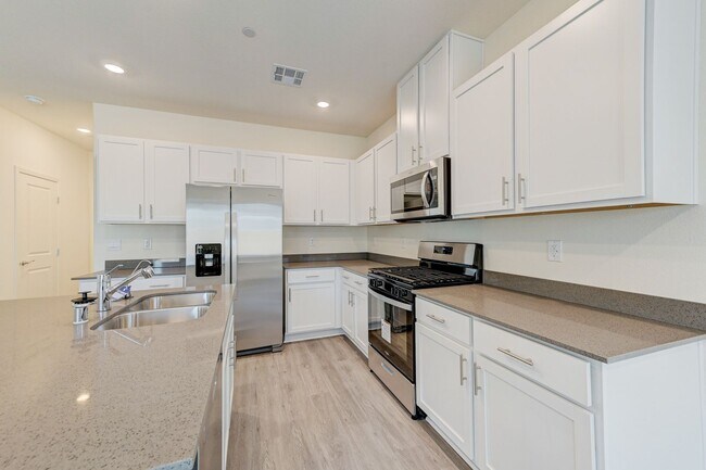 Building Photo - Newly Built 4 bedrooms in Cadence