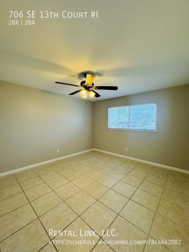 Building Photo - 706 SE 13th Ct