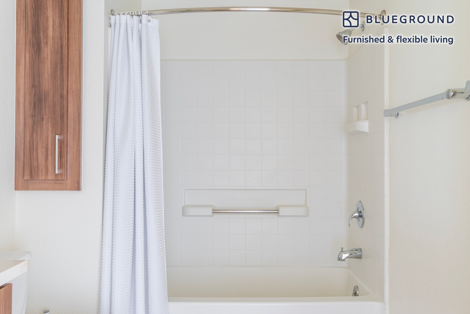 Building Photo - 1265 Lakeside Dr