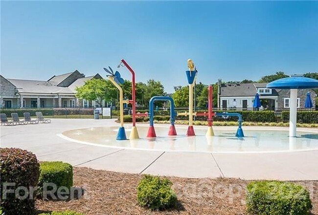 Building Photo - Beautiful spacious Home in Berewick community in Steel Creek Fence in Yard