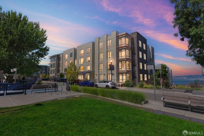 Building Photo - 10 Innes Ct