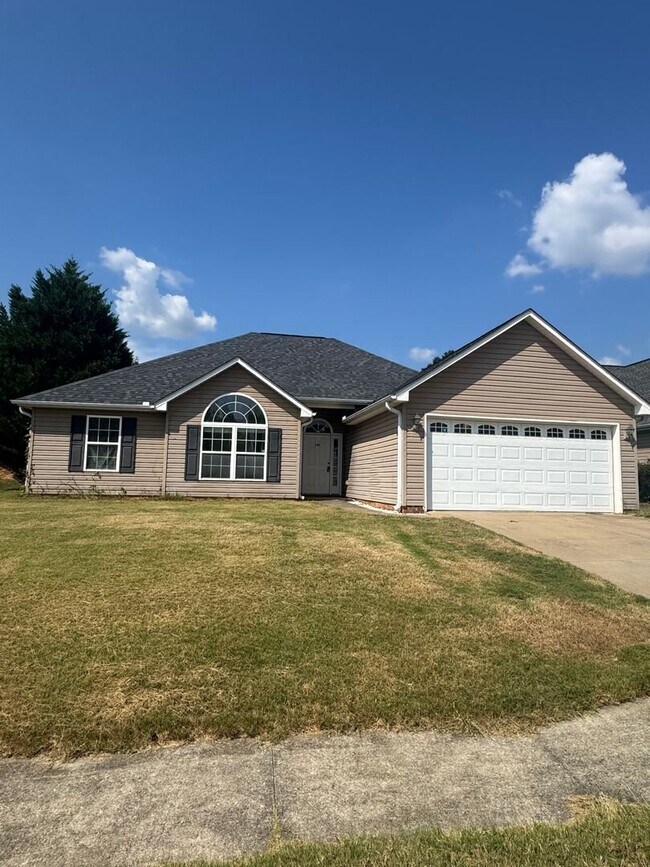 Building Photo - Updated 3 bedroom