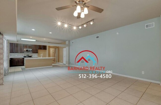 Building Photo - Available Now: 3 bed/2 Bath in Desirable B...