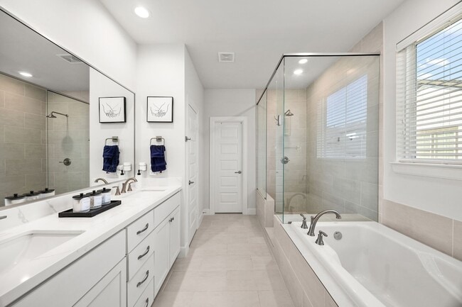 Building Photo - 2718 Grand Fountains Dr