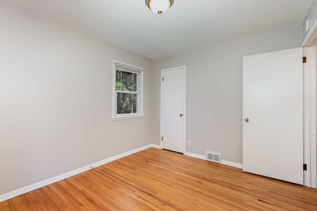 Building Photo - 4 Bed | 2 bath House in Andover School Dis...