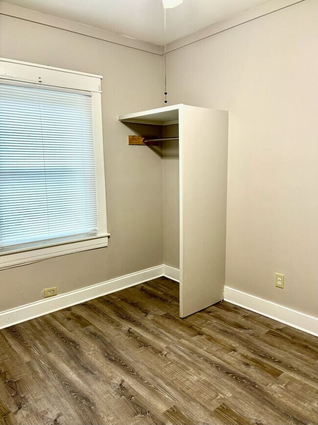 Building Photo - Updated home in West Louisville now availa...