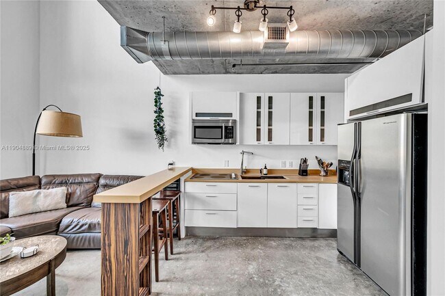 Building Photo - 690 SW 1st Ct