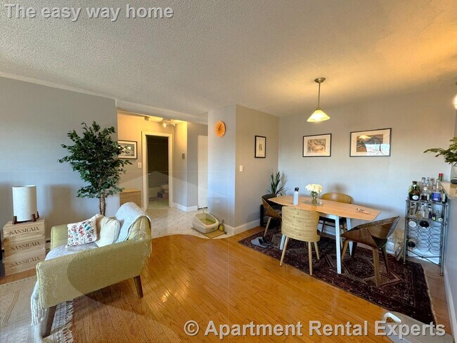 Building Photo - 47 Mystic St