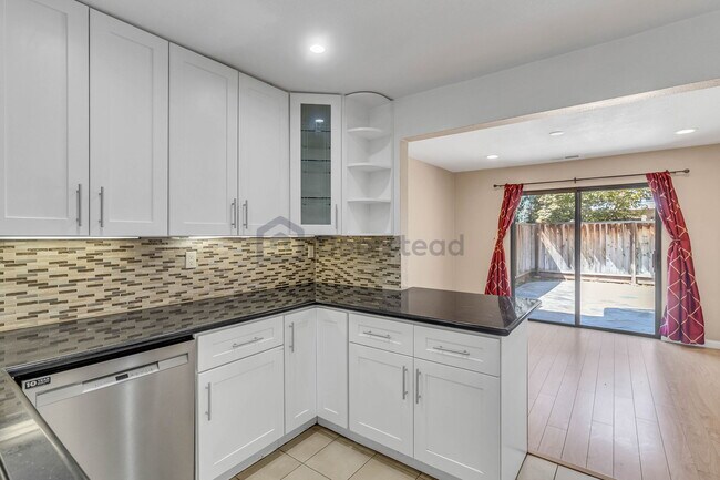 Building Photo - 1362 Casa Ct