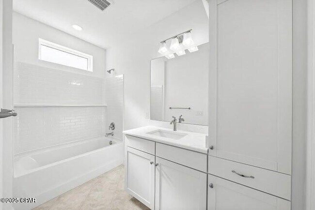 Building Photo - 8912 Parrot Pl