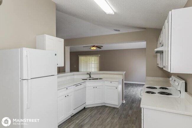 Building Photo - 7163 Overland Park Blvd E, Jacksonville, F...