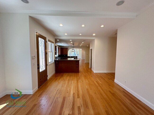 Building Photo - $7995 - Executive 4 bed, 3 full bath, Palo...