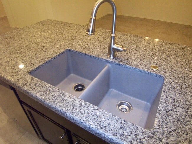 Building Photo - Gilbe Single Story 4 Bedroom