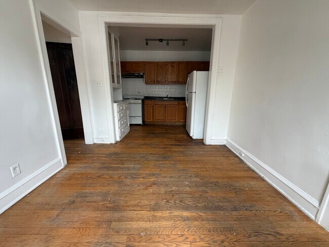 Building Photo - 4515 N Hamlin Ave