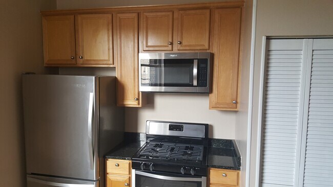 Building Photo - 118 E 45th St