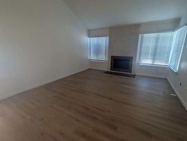 Building Photo - 3 Bedroom 2 Bathroom Single Story Home in ...