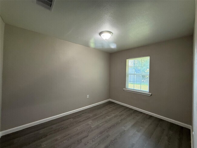 Building Photo - 1415 Regal St