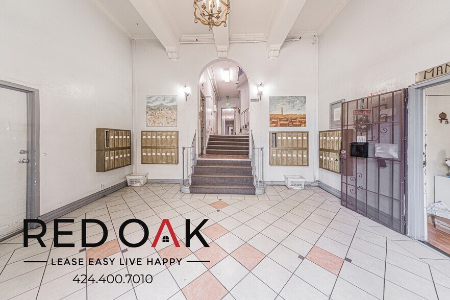 Building Photo - 450 S Kenmore Ave