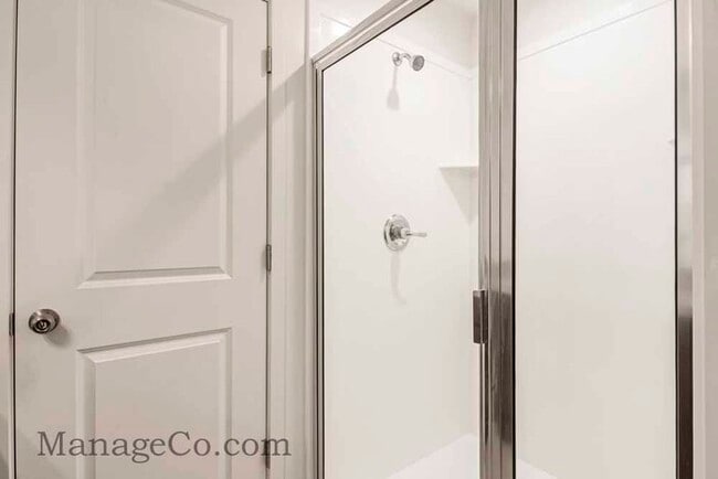 Building Photo - Comfortable New Townhouse
