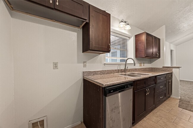 Building Photo - 2714 S Brompton Dr