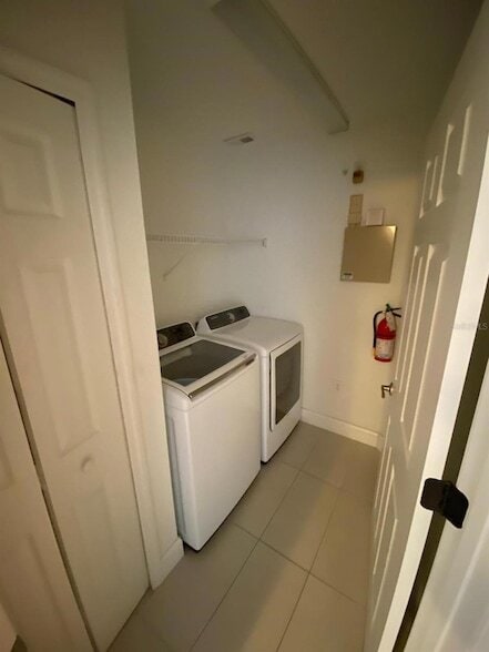 Building Photo - 5475 Vineland Rd