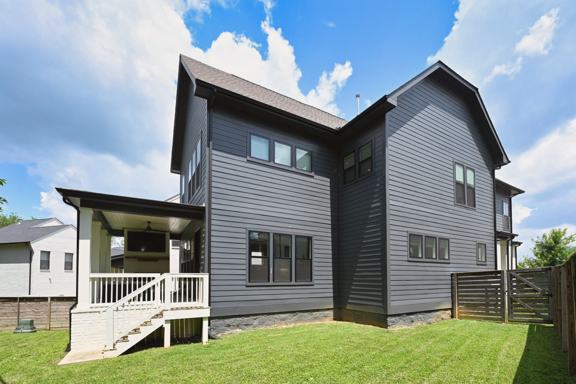 Building Photo - 1945b Kimbark Dr