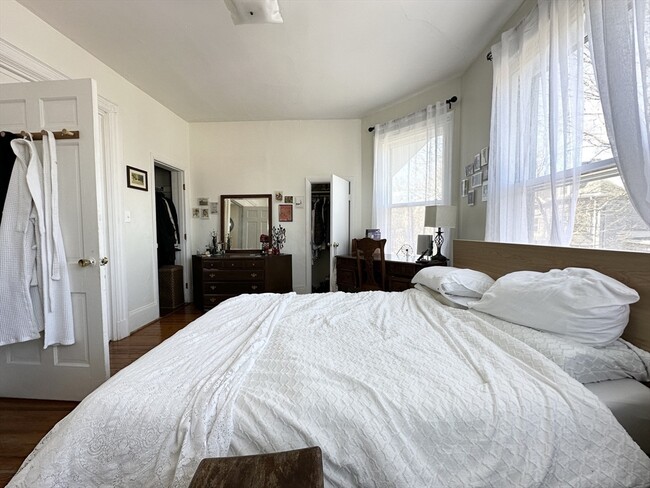 Building Photo - 46 Dana St