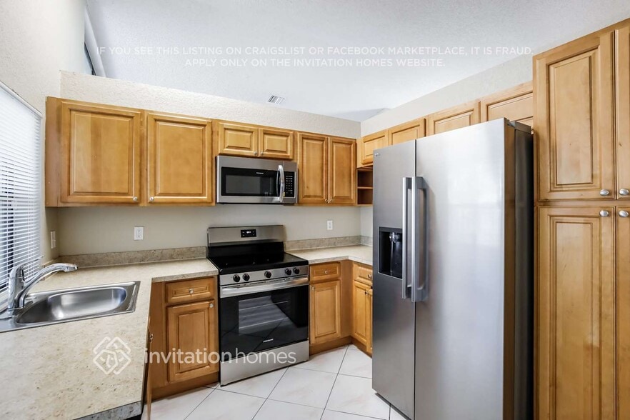 Building Photo - 10663 NW 32nd Ct