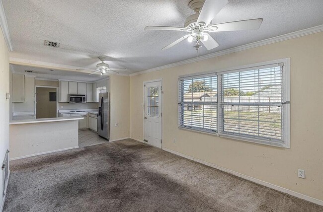 Building Photo - 707 Heron Ln