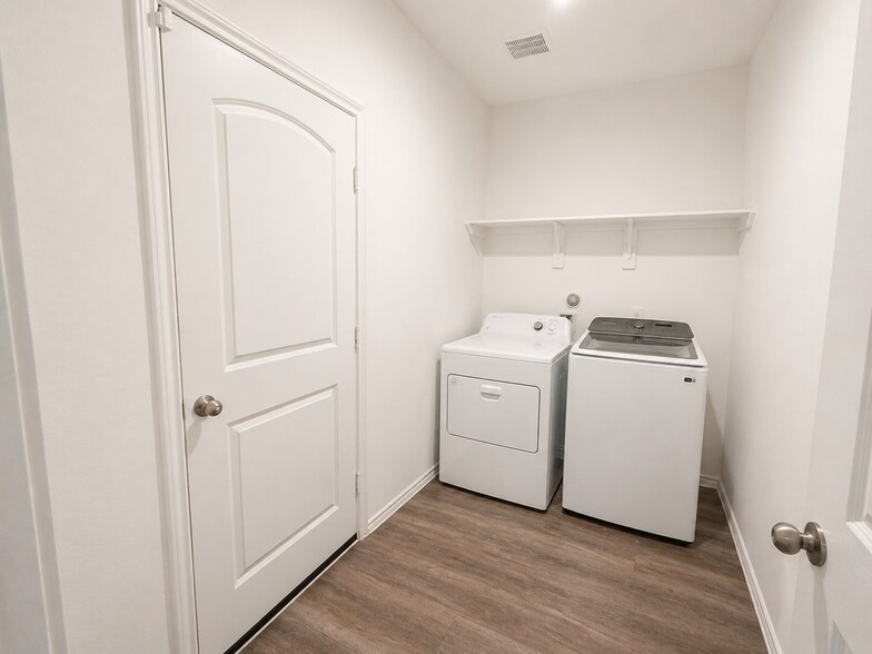 Building Photo - 5207 Twin Acorn Ct