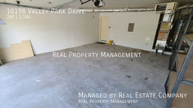 Building Photo - 10198 Valley Park Dr