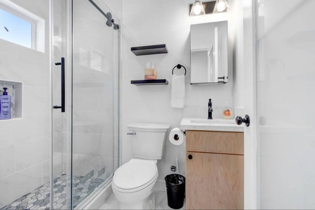 Building Photo - Charming studio in Garden Grove, Available...